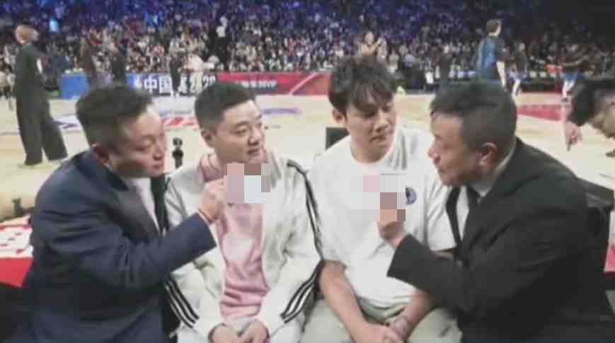 梦幻联动!丁俊晖现场观战NBA中国赛 并表示新赛季看好火箭夺冠