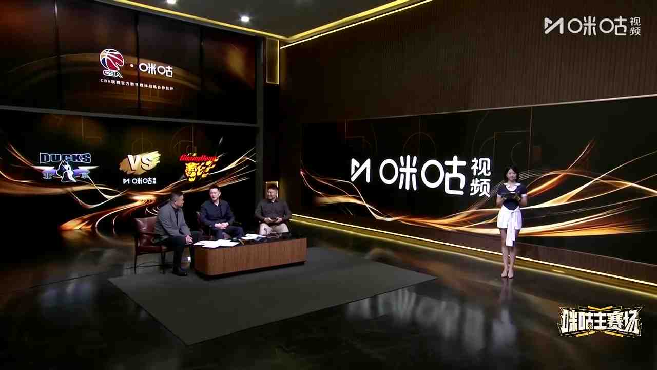 连场解说!杨鸣揭幕战至今每天1场解说任务 不当教练仍高强度工作